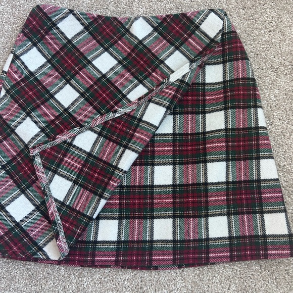 Hollister Ultra High Rise Red, White & Green Plaid Size XS Flannel A-Line Skirt - Picture 2 of 8